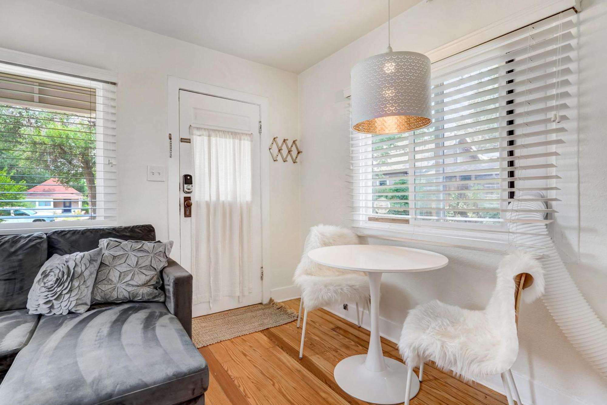 Vintage Tiny House Cute 1Bdrm Big Appeal Villa โคโลราโดสปริงส์ ภายนอก รูปภาพ