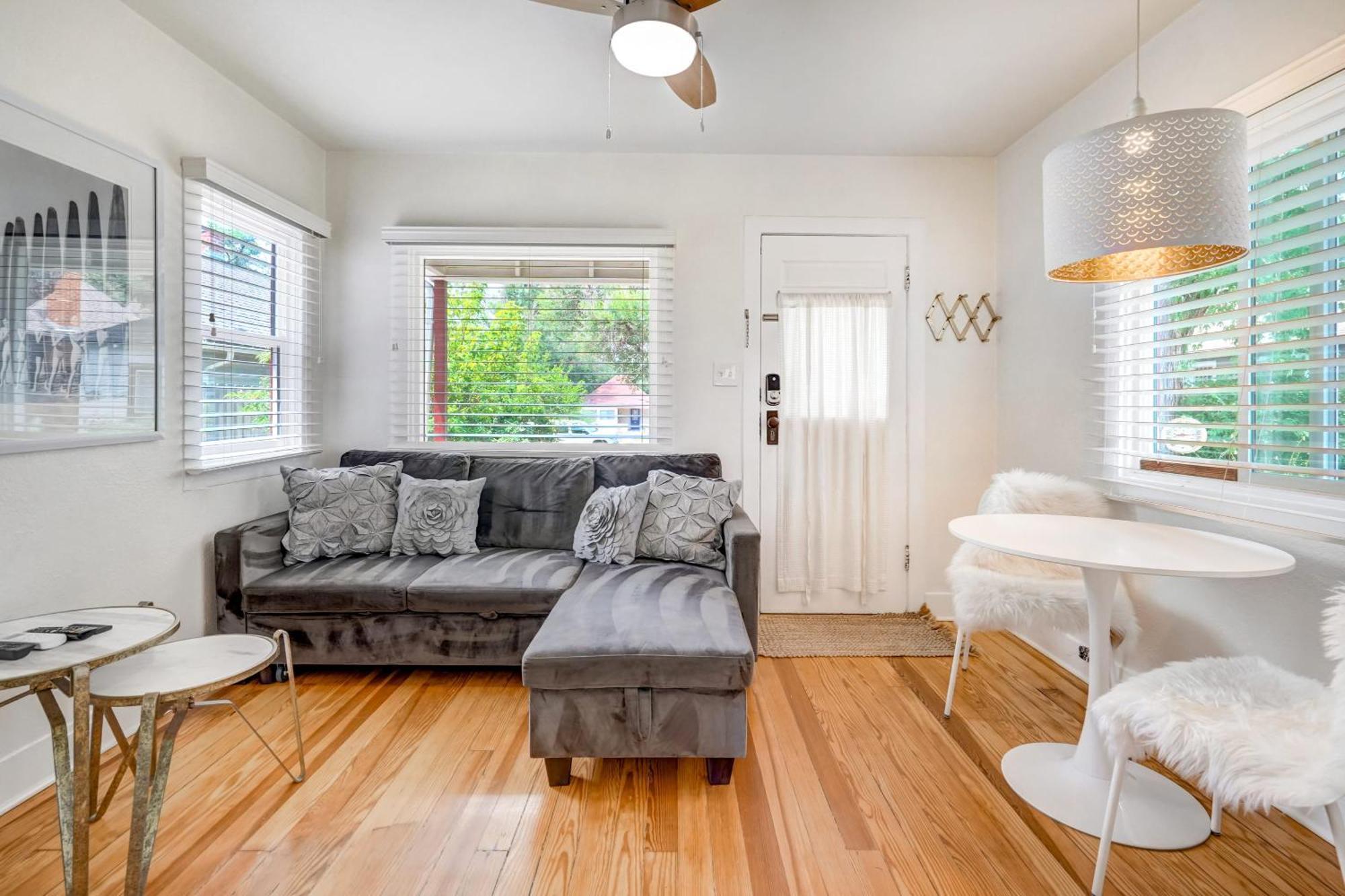 Vintage Tiny House Cute 1Bdrm Big Appeal Villa โคโลราโดสปริงส์ ภายนอก รูปภาพ